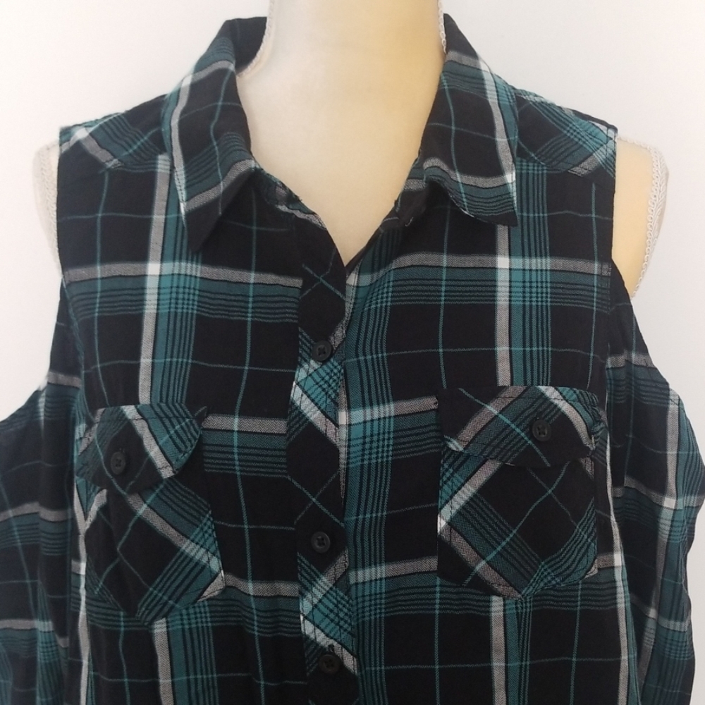 Torrid plaid shirt size 1X - Picture 7 of 8
